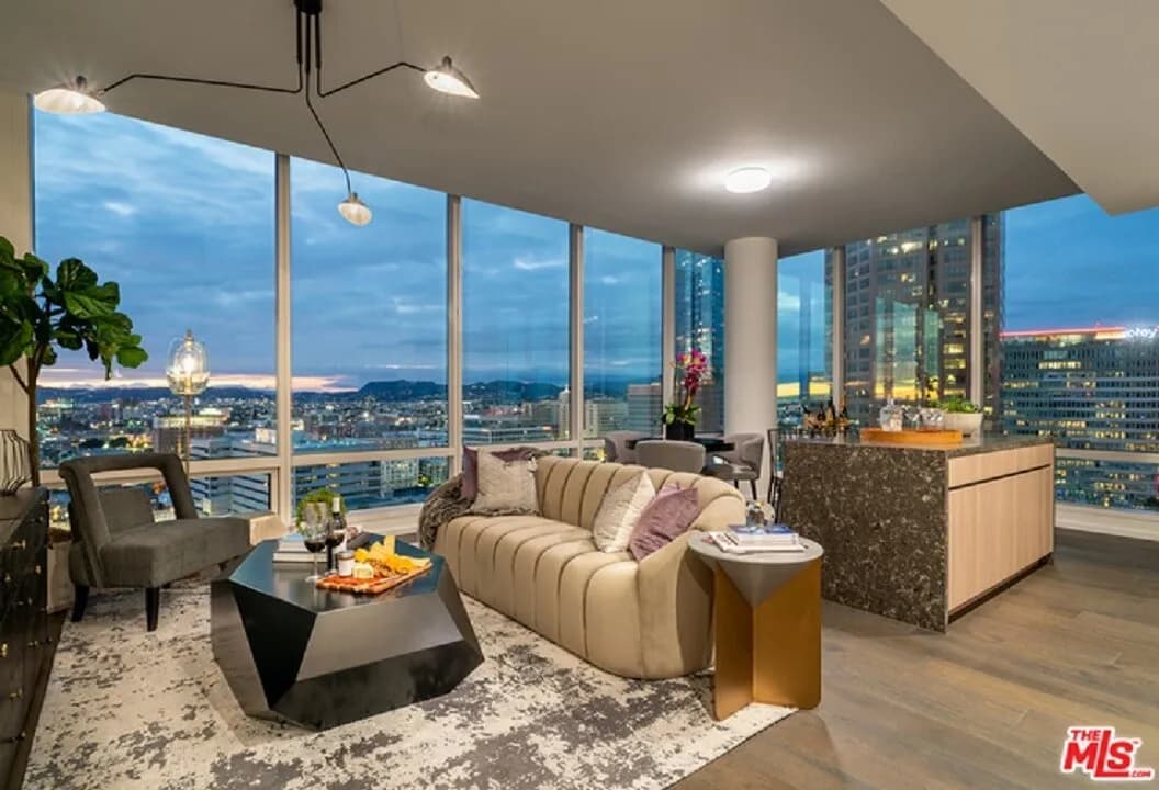 DTLA신축Hi-Rise17층뷰837sf12주+$1000FreeNO소셜유학생OK
					1 Bed
					Los Angeles's preview 1