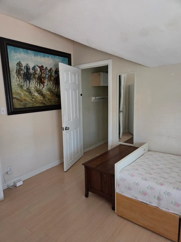 방 $1100 불에 렌트 합니다
					1 Bed
					Los Angeles's preview 2