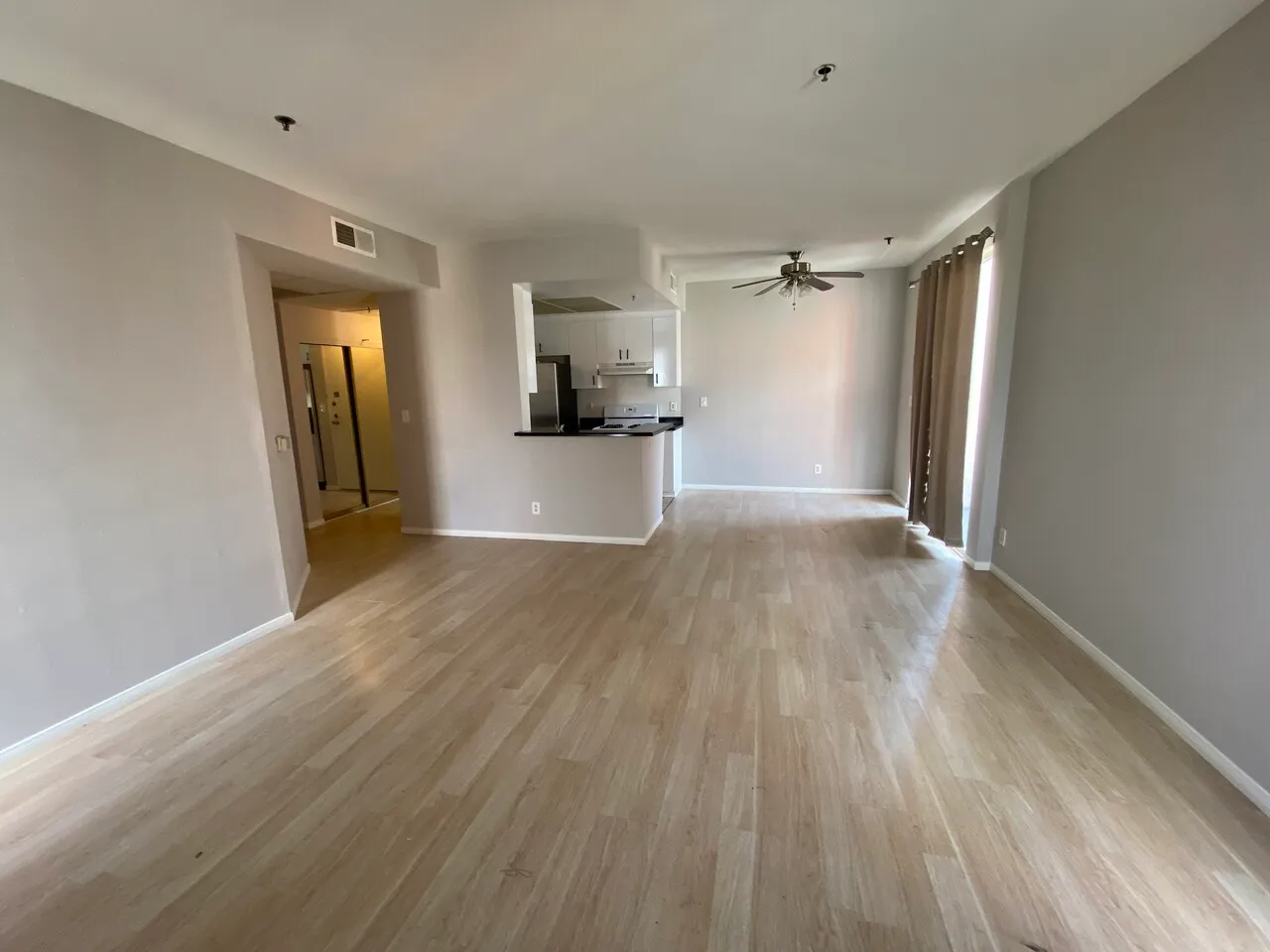 넓은 1층 아파트 1bed/1bath/1parking
					아파트
					한인타운's preview 0