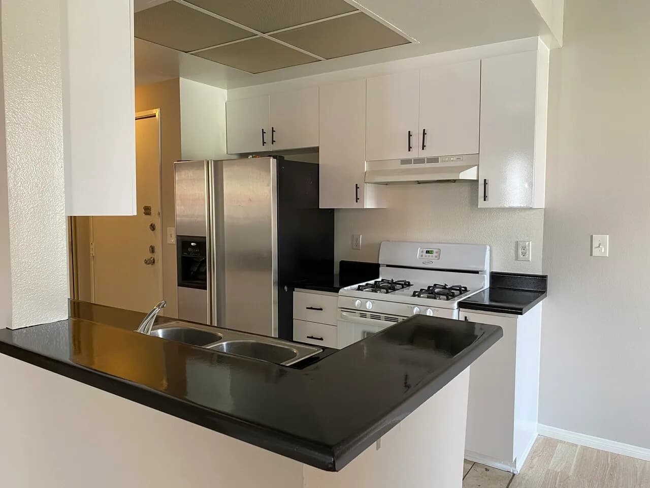 넓은 1층 아파트 1bed/1bath/1parking
					아파트
					한인타운's preview 2