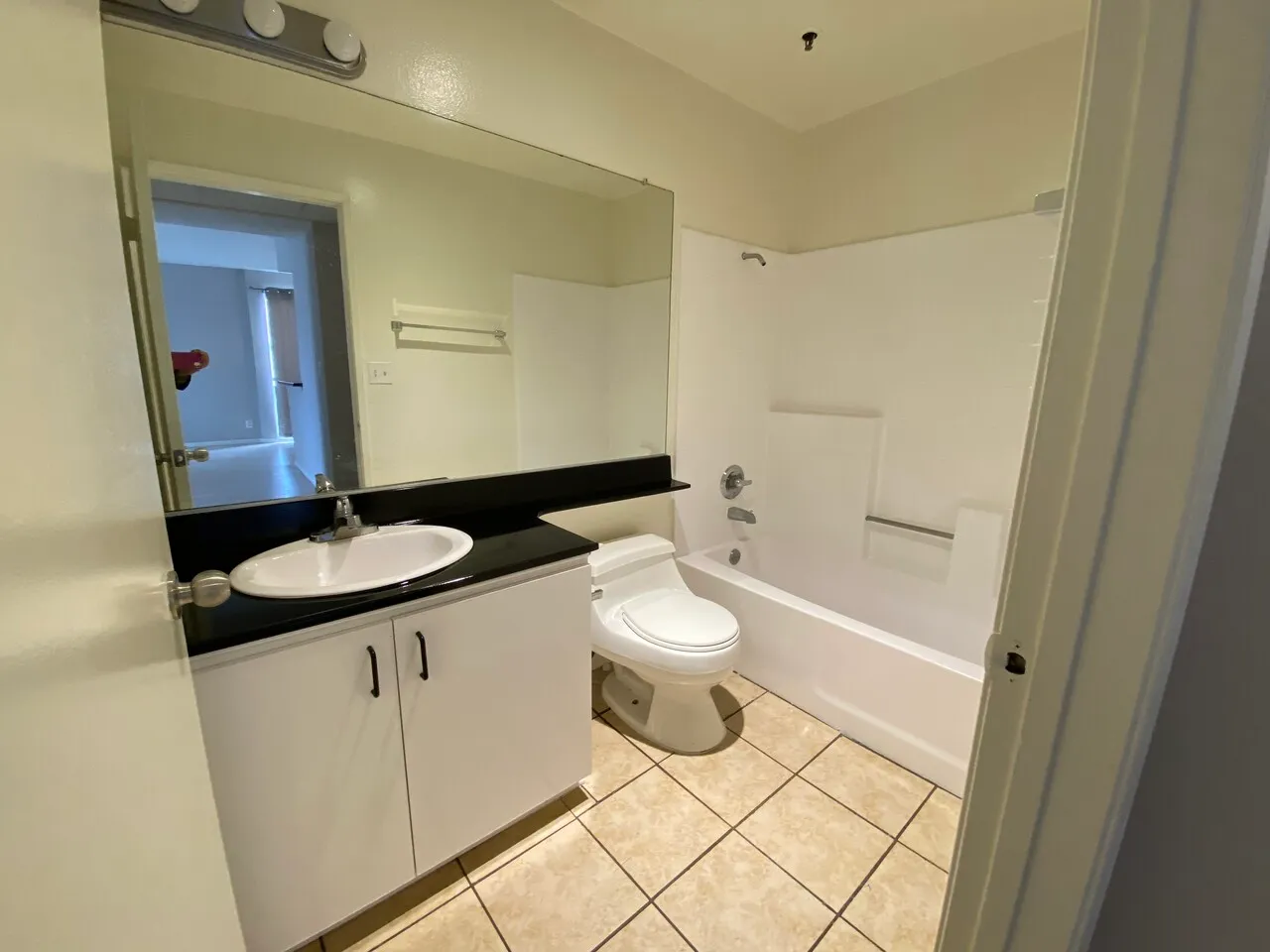 넓은 1층 아파트 1bed/1bath/1parking
					아파트
					한인타운's preview 3