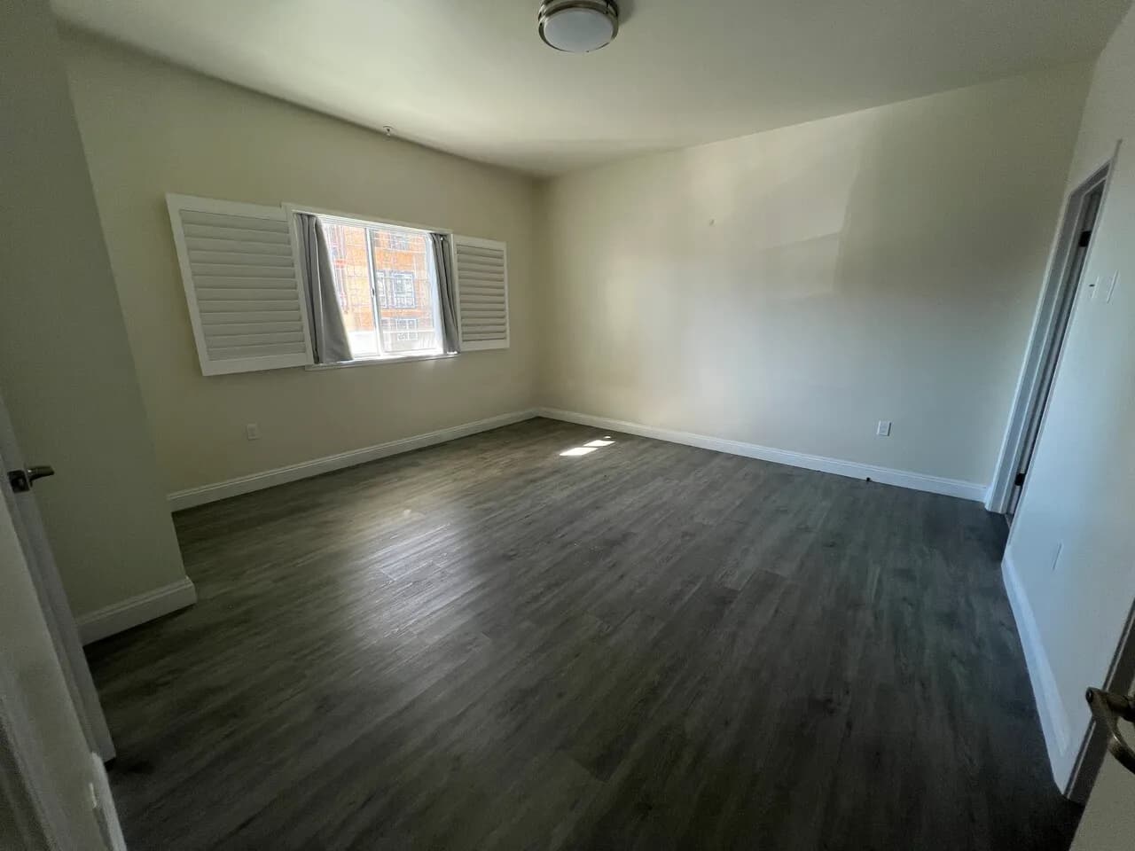 한타 3bed 3.5bath 넓고 조용한 아파트
					3 Bed
					Los Angeles's preview 2