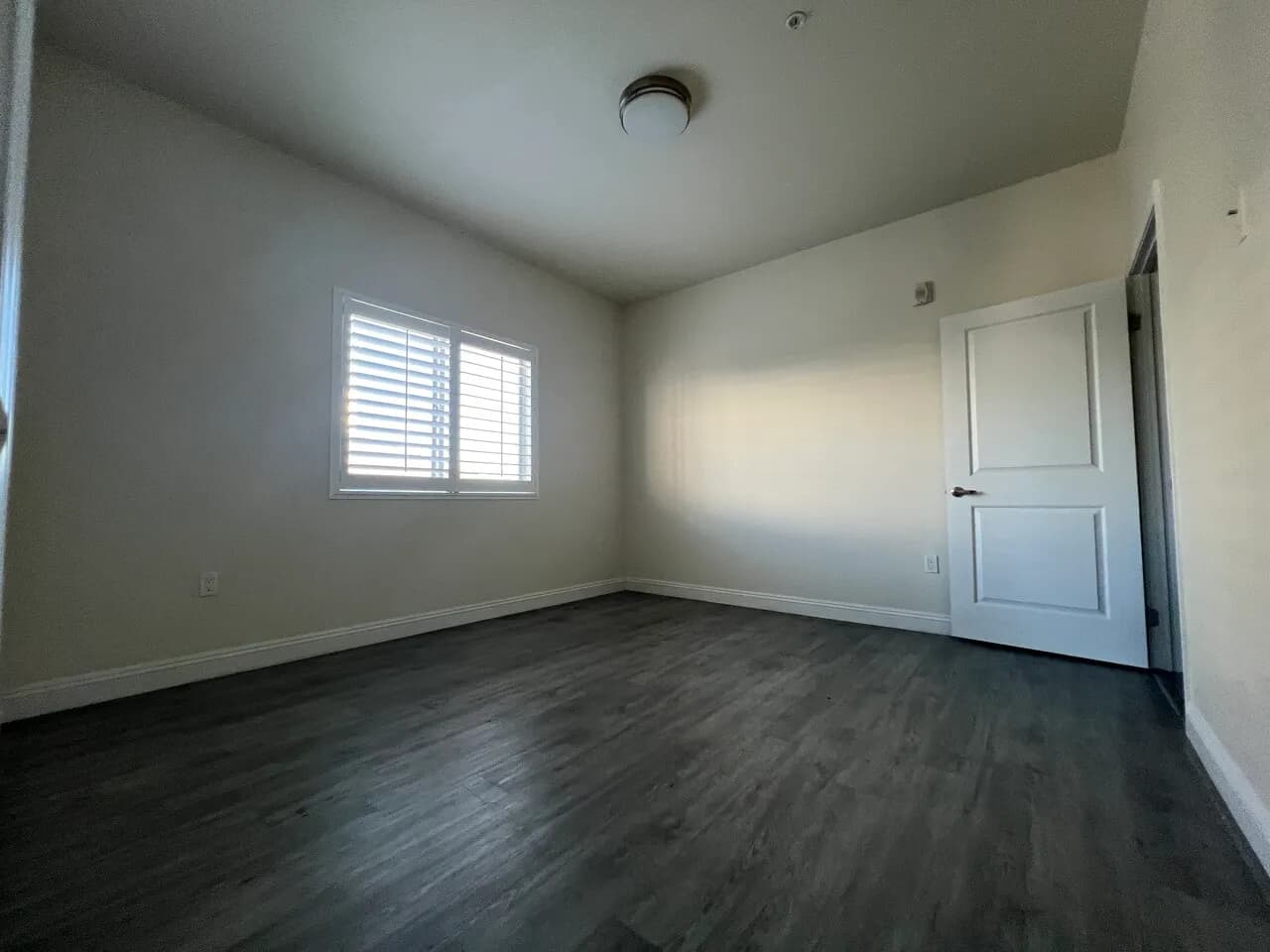 한타 3bed 3.5bath 넓고 조용한 아파트
					3 Bed
					Los Angeles's preview 3
