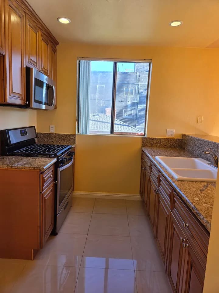 2bed+2bath+2parking
					아파트
					Los  Angeles's preview 2