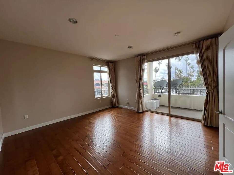 한인타운 콘도 방3+ 화3
					3 Bed
					Los Angeles's preview 1