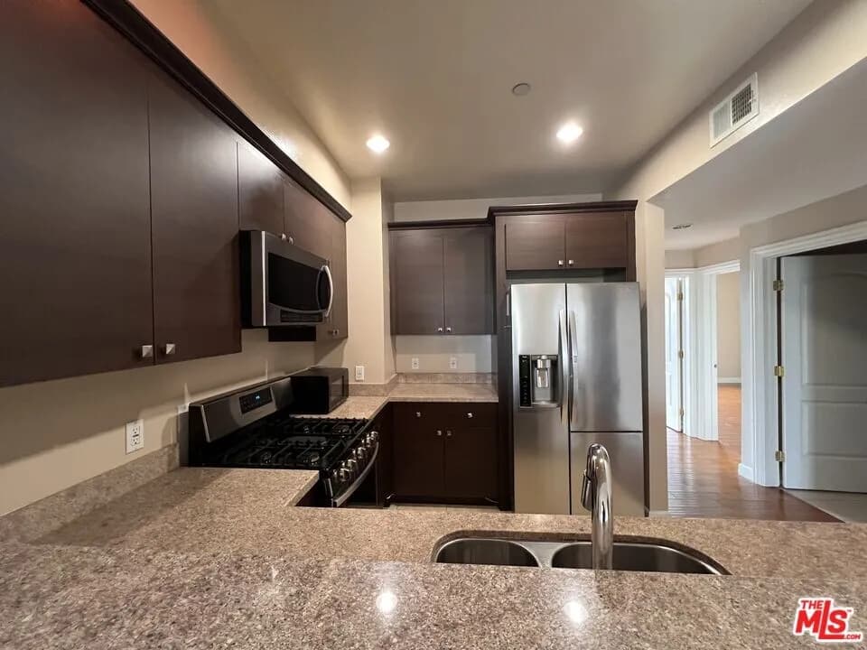 한인타운 콘도 방3+ 화3
					3 Bed
					Los Angeles's preview 3