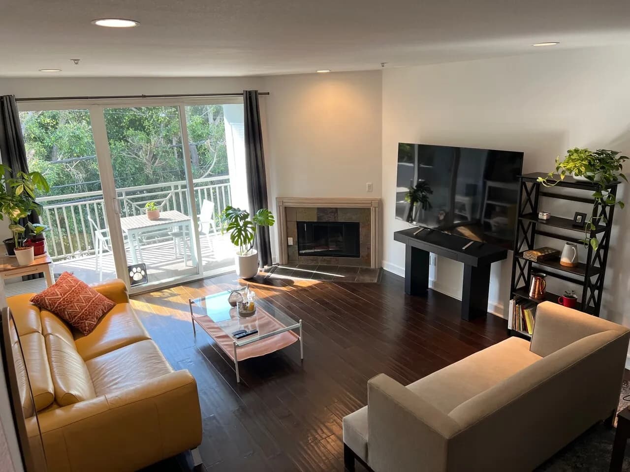 한타인근 2 bed 2.5 bath 콘도에 1 bed, 1 bath 쓰실 여룸메 구합니다.
					룸메이트
					Los Angeles's preview 0