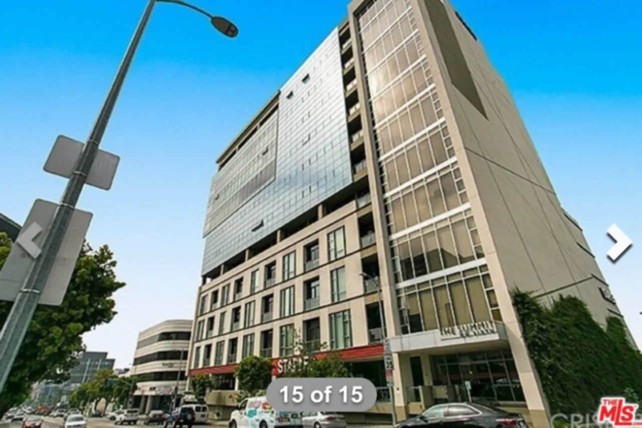 여자 룸메이트
					콘도
					Koreatown's preview 0