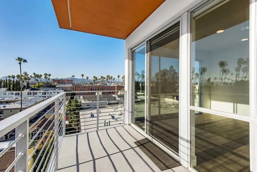 한타신규8/29입주1br+발코니900sf 6주+1파킹FreeEV차지OK
					1 Bed
					Los Angeles's preview 0
