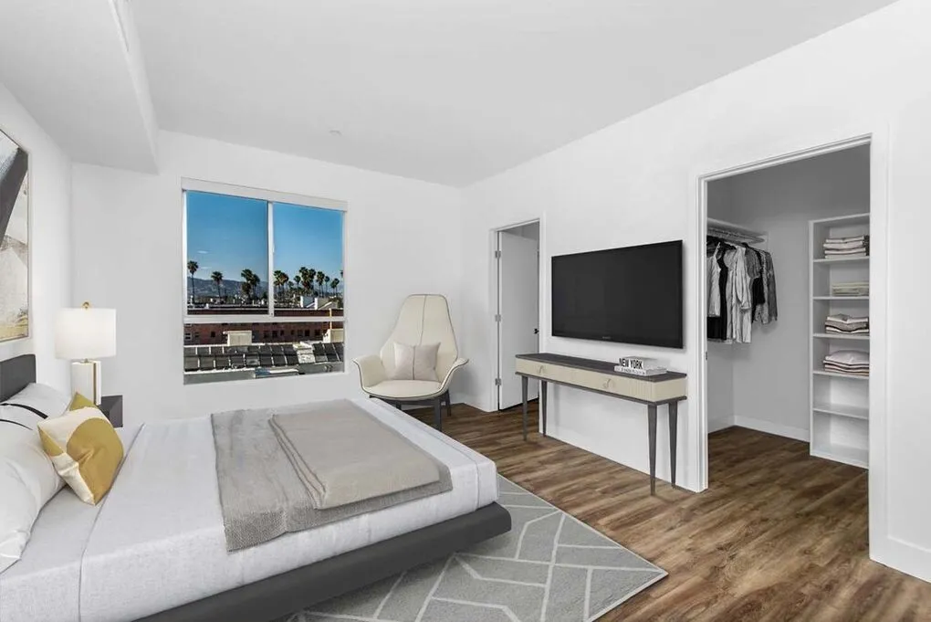 한타신규8/29입주1br+발코니900sf 6주+1파킹FreeEV차지OK
					1 Bed
					Los Angeles's preview 3