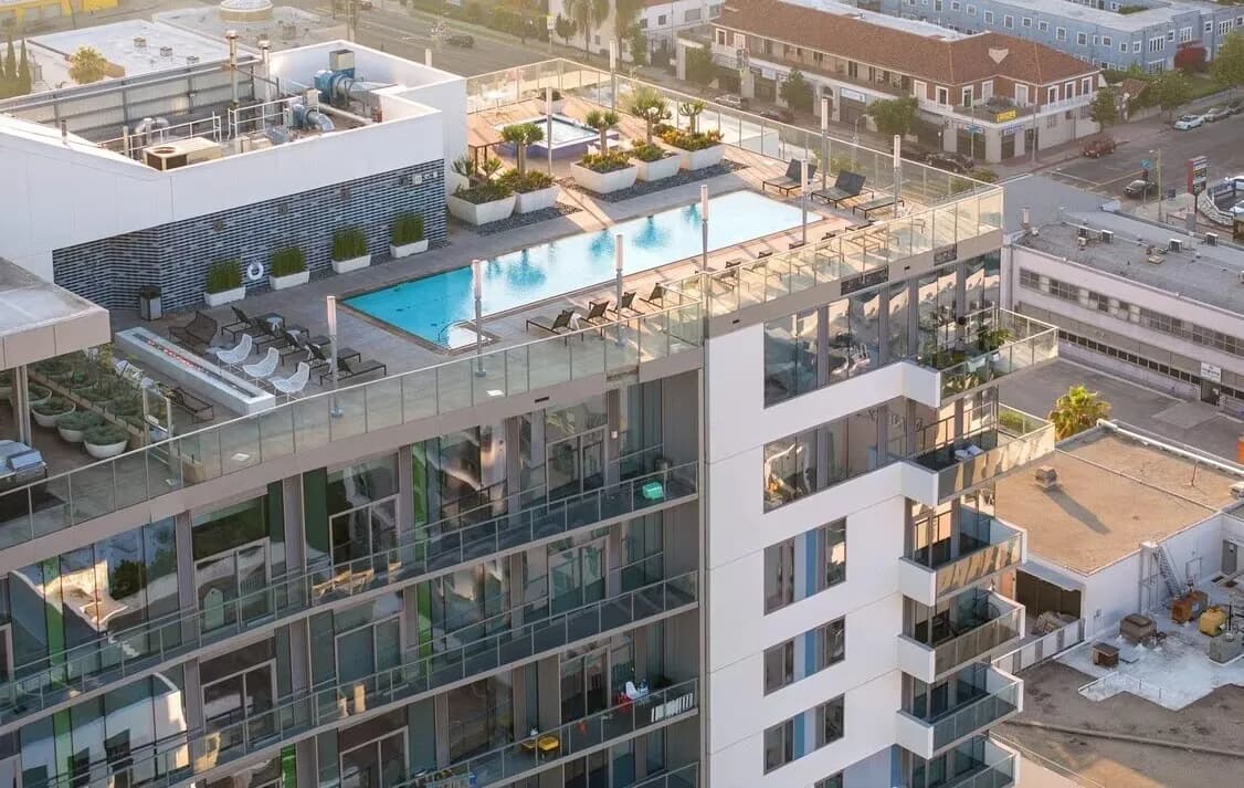 한타윌셔Hi-rise 1br 15층뷰+800sf+4주Free NO소셜유학생OK
					1 Bed
					Los Angeles's preview 0