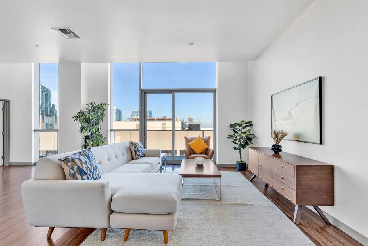 한타윌셔Hi-rise 1br 15층뷰+800sf+4주Free NO소셜유학생OK
					1 Bed
					Los Angeles's preview 2