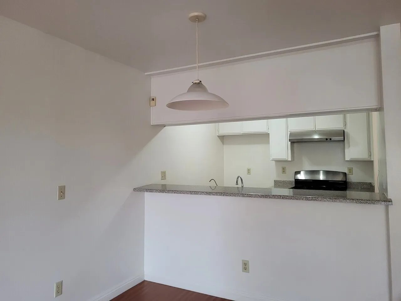 2bed + 2bath + 2parking $ 2,400
					2 Bed
					La 한인타운's preview 2