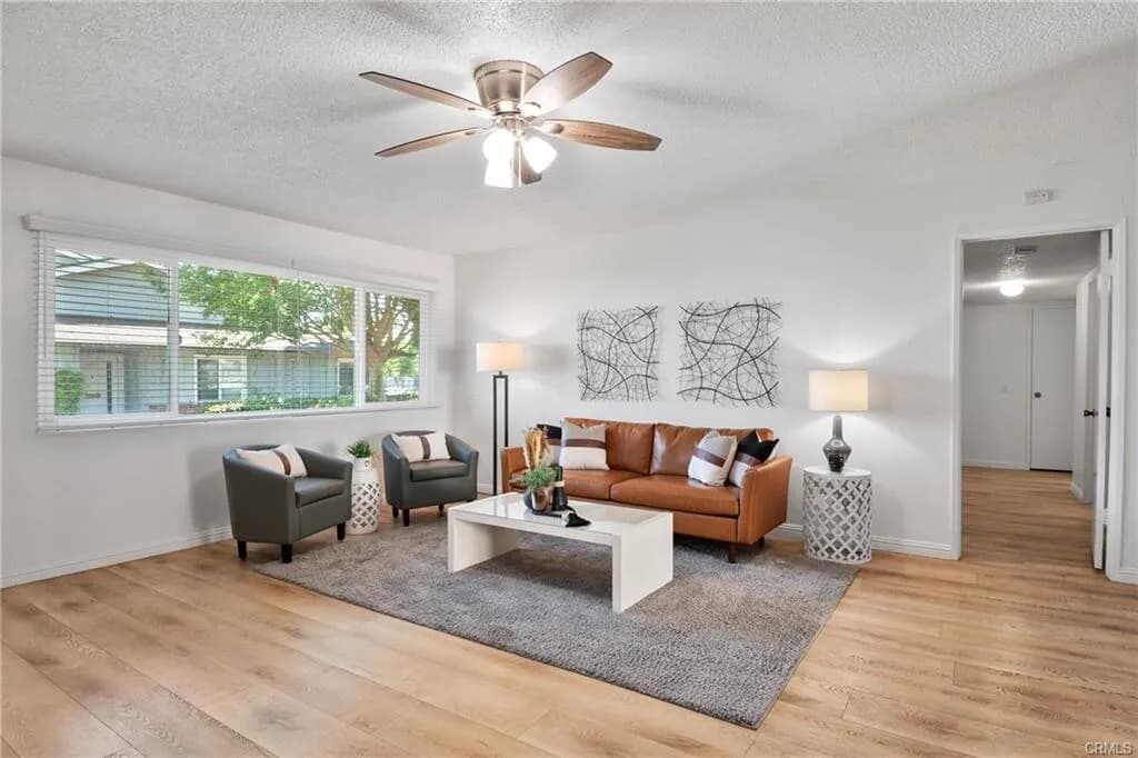 $749,000 플러튼 & 최고학군!! 단층!! 3베드 타운홈
						제일좋은 END 유닛!! 단층!! 단층!! 1,445 SqFt!!  넓은 3베드 타운홈!!

						타운하우스  Fullerton CA's preview 3