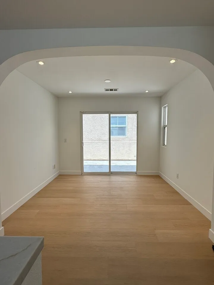 Little Tokyo 근처 Brand New remodel $3950
					타운하우스
					Little Tokyo 근처's preview 3