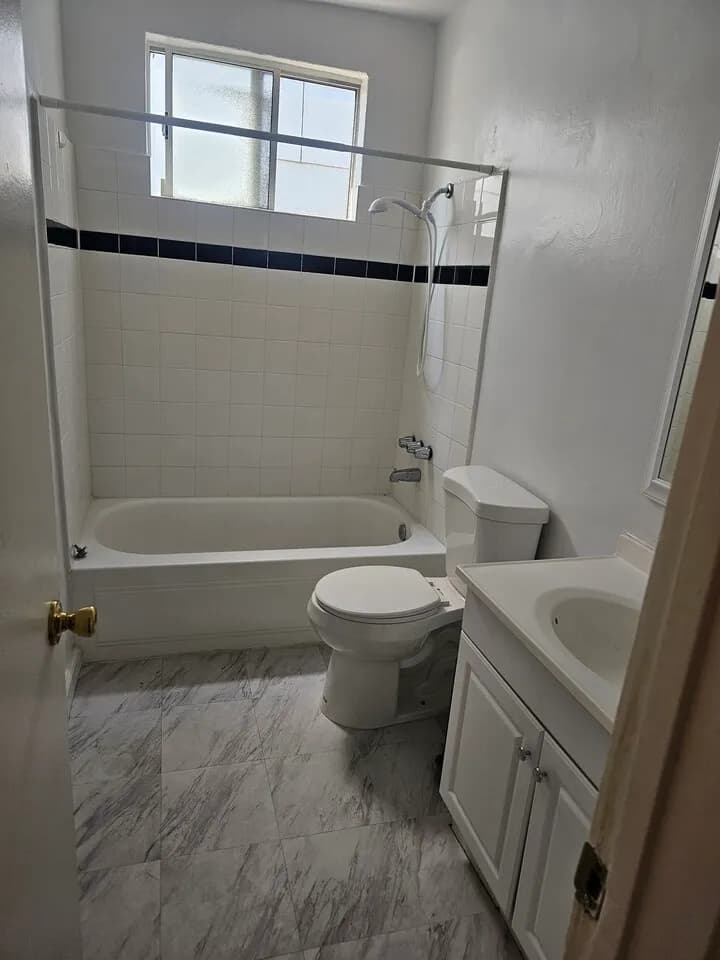 421 S. Manhattan Pl 1bed 1bath
					아파트
					Los Angeles's preview 3