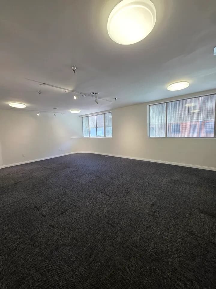LA 코리아타운 6가 오피스 리스 (748 sq ft)
					오피스
					Los Angeles's preview 2
