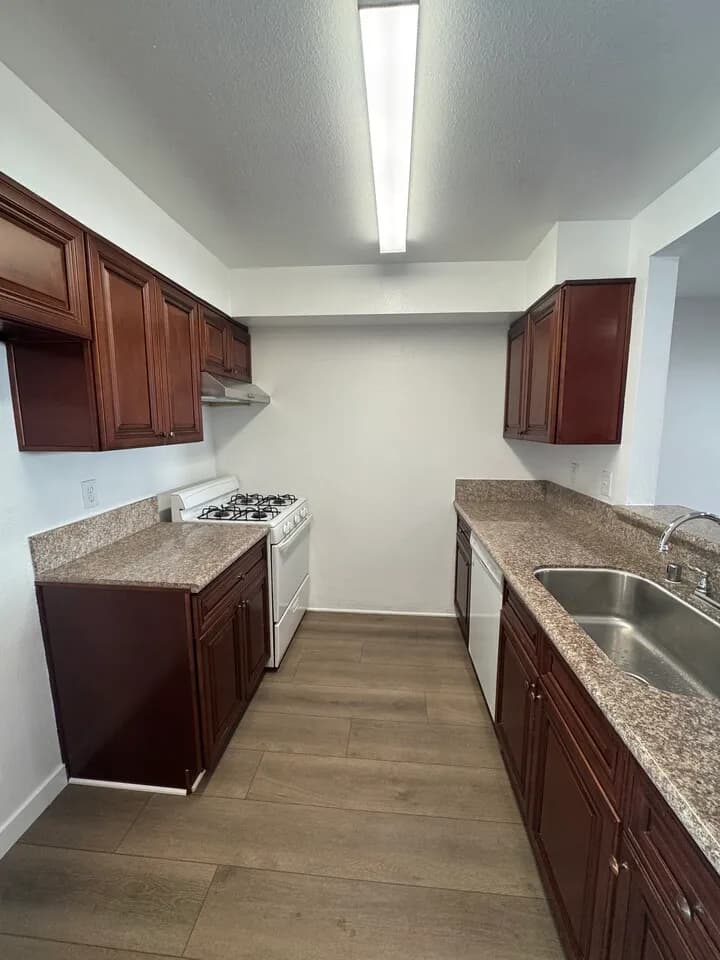 한타 완전 NEW 리모델링 넓은 2bd+2ba+2파킹 ($2350)
					아파트
					Los Angeles's preview 2