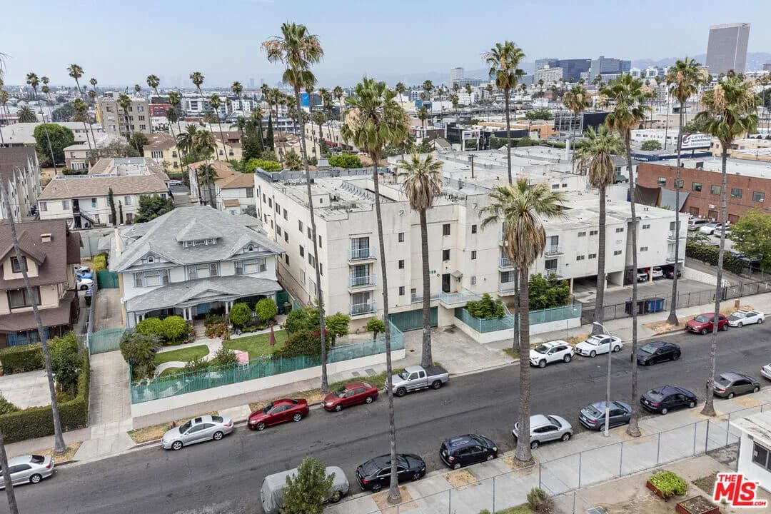한타 완전 NEW 리모델링 넓은 2bd+2ba+2파킹 ($2350)
					콘도
					Los Angeles's preview 0