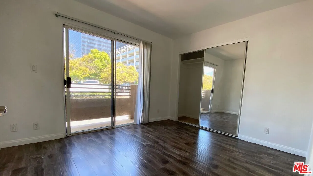 한인타운 방2 + 화2 아파트렌트
					아파트
					Los Angeles's preview 3