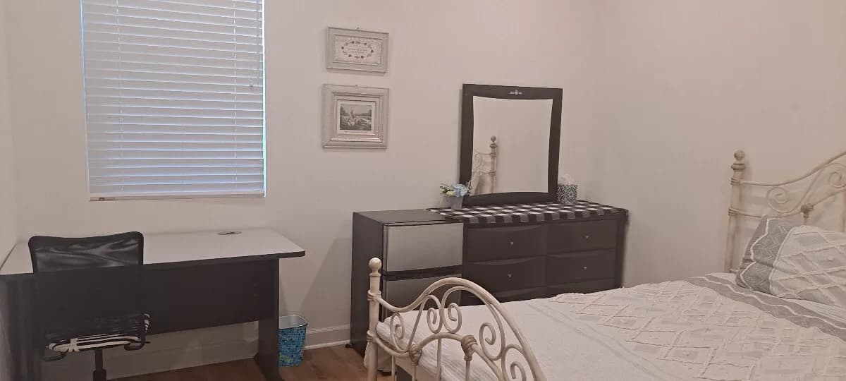 조용한 방1,화1 렌트합니다. (직장인 환영)
					1 Bed
					Whittier's preview 0