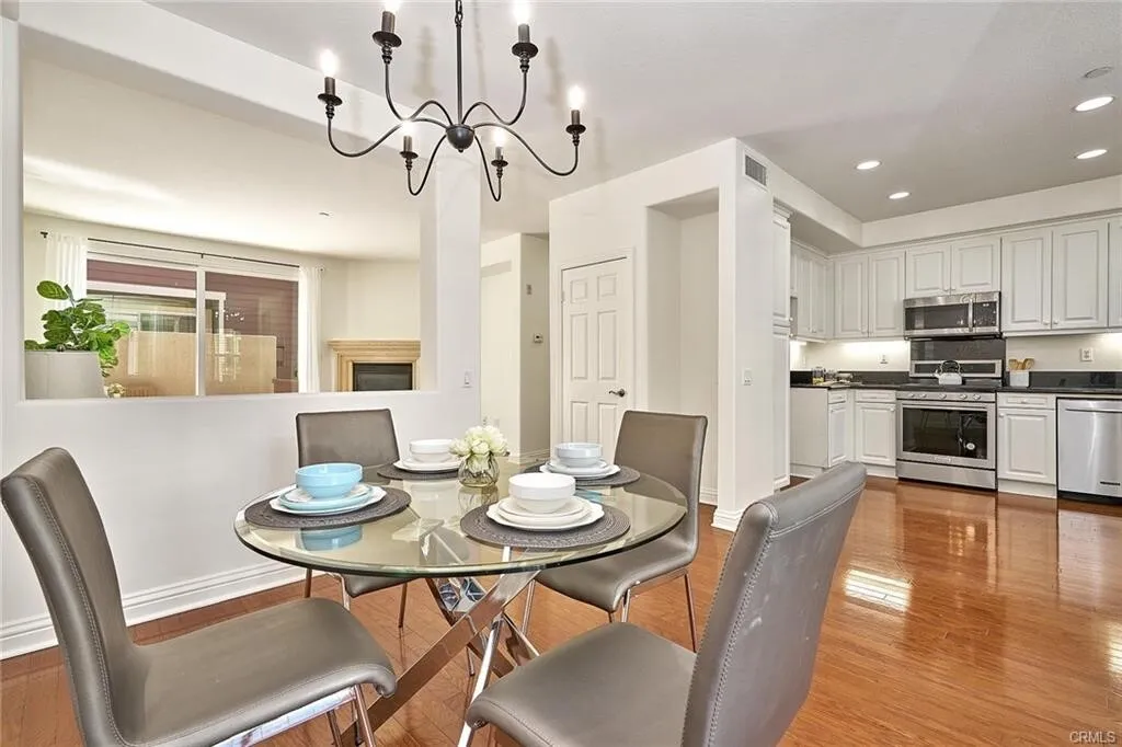 토렌스 - West High 학군 Townhouse Rent $4,400
					타운하우스
					Torrance's preview 3