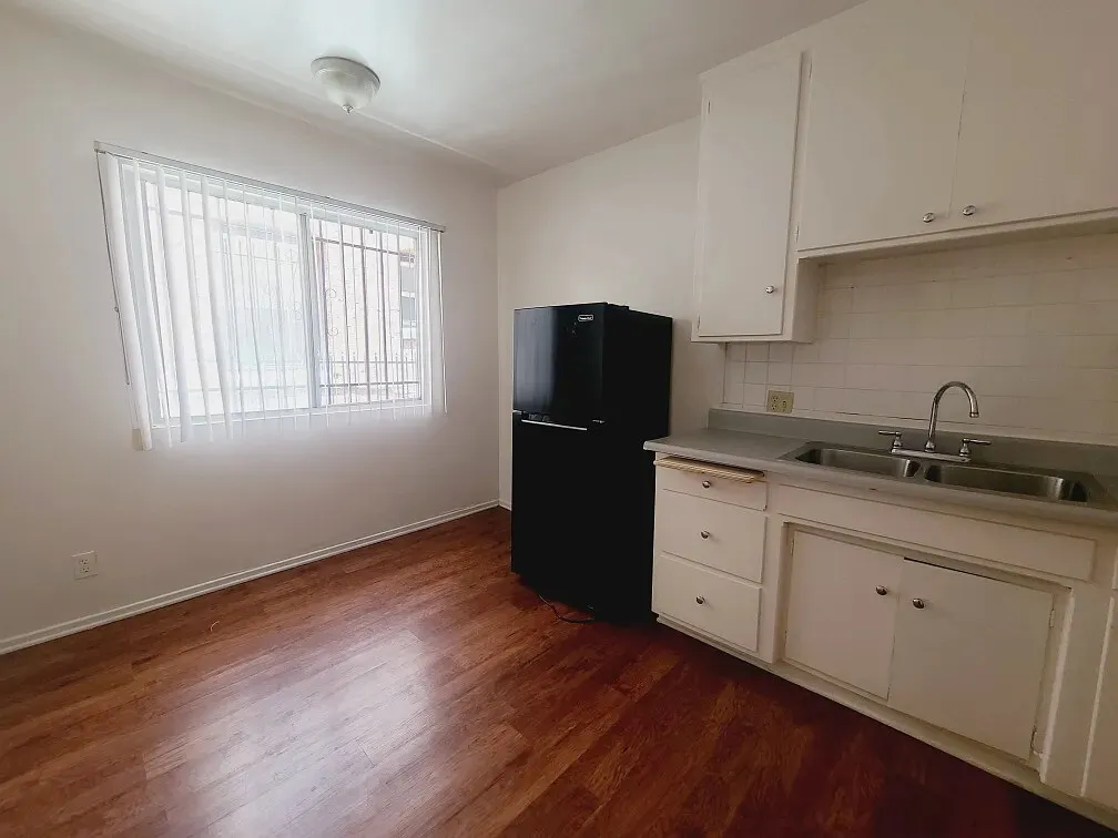 432 S Manhattan Pl, Los Angeles, CA 90020
					Studio
					Los Angeles's preview 2