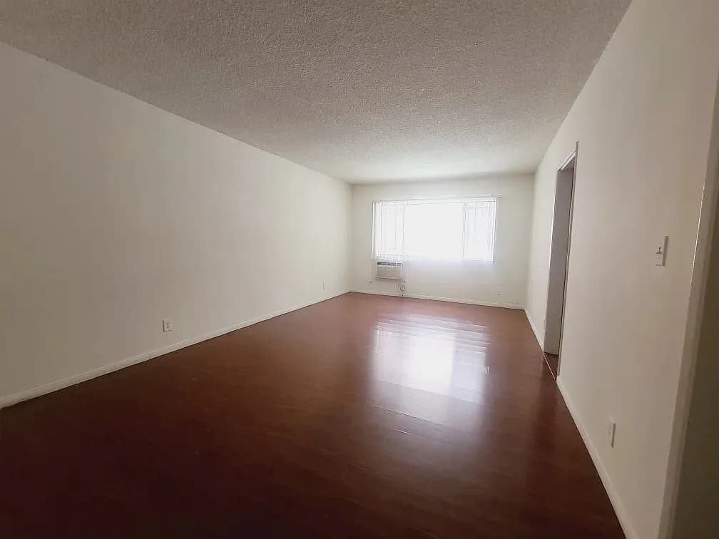432 S Manhattan Pl, Los Angeles, CA 90020
					Studio
					Los Angeles's preview 3