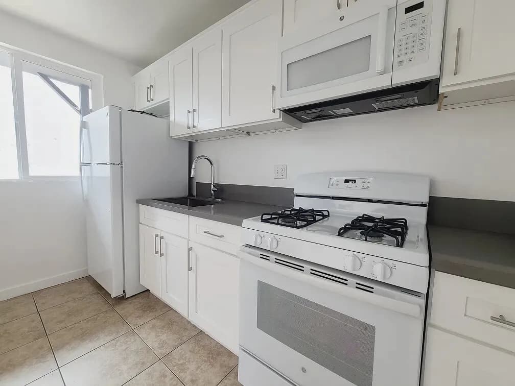 1425 W Jefferson Blvd
					1 Bed
					Los Angeles's preview 1