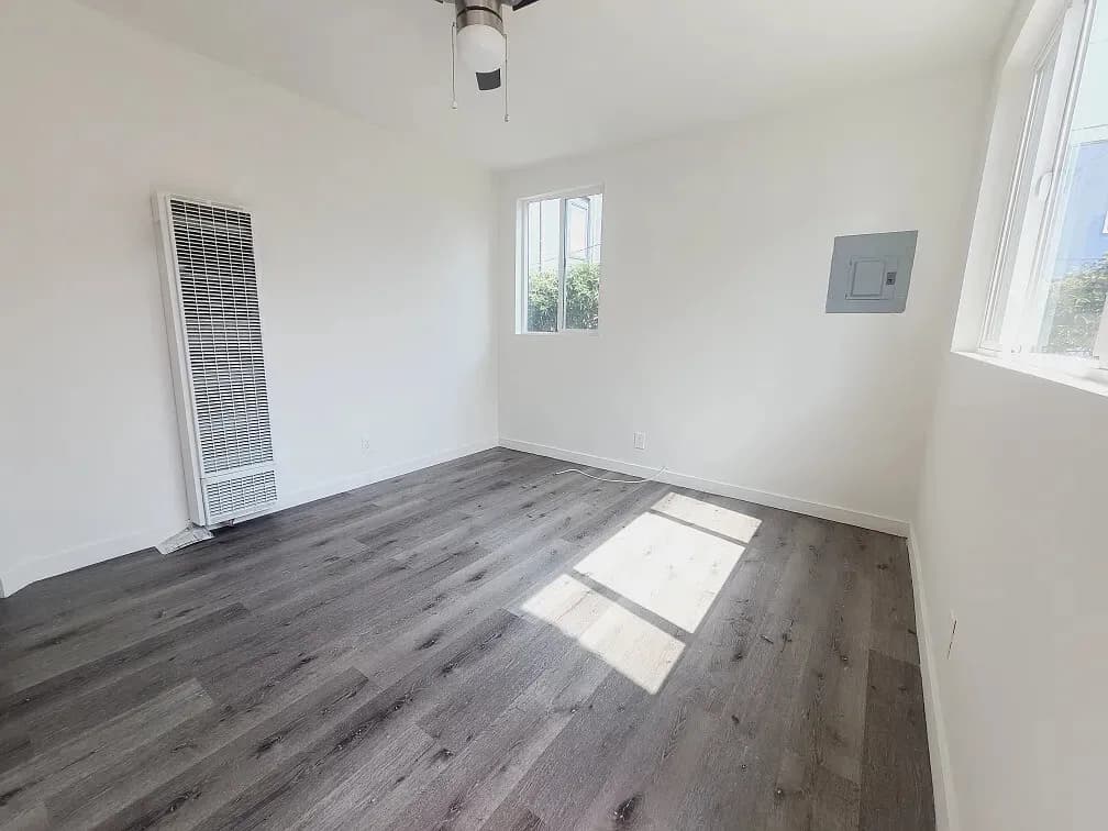1425 W Jefferson Blvd
					1 Bed
					Los Angeles's preview 3