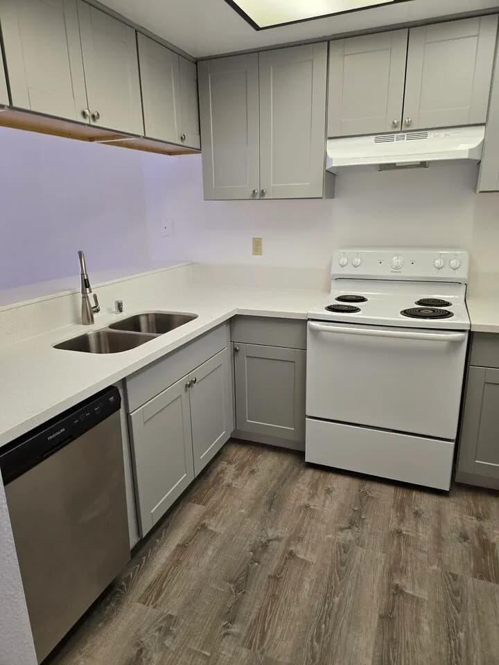 넓고 안전한 1베드룸
					1 Bed
					Los Angeles's preview 3