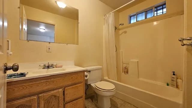 메스터베드룸- 방안에 full bath 있음,-한달 Free
					룸메이트
					Los Angeles's preview 2