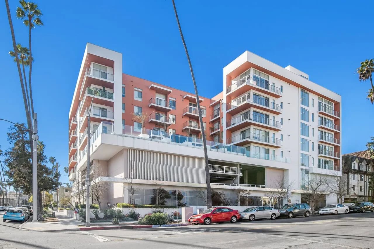 한타신규8/29입주1br+발코니900sf 6주+1파킹FreeEV차지OK
					1 Bed
					Los Angeles's preview 0