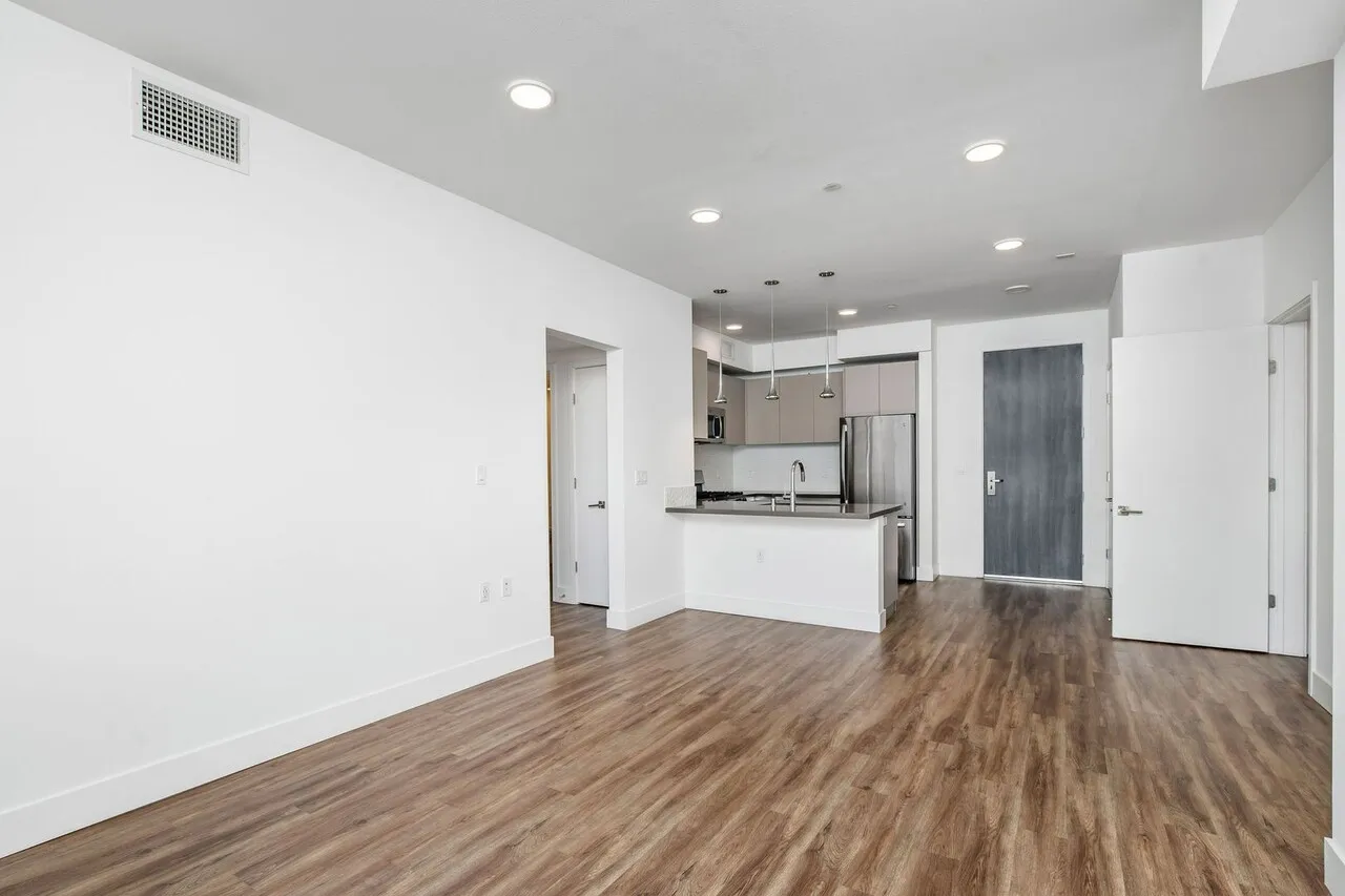한타신규8/29입주1br+발코니900sf 6주+1파킹FreeEV차지OK
					1 Bed
					Los Angeles's preview 1