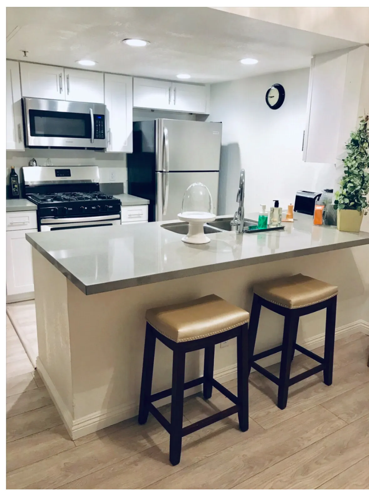 Remodel 2+2 조용한 아파트.김스전기뒤 Big balcony
					아파트
					한인타운 Los Angeles's preview 0