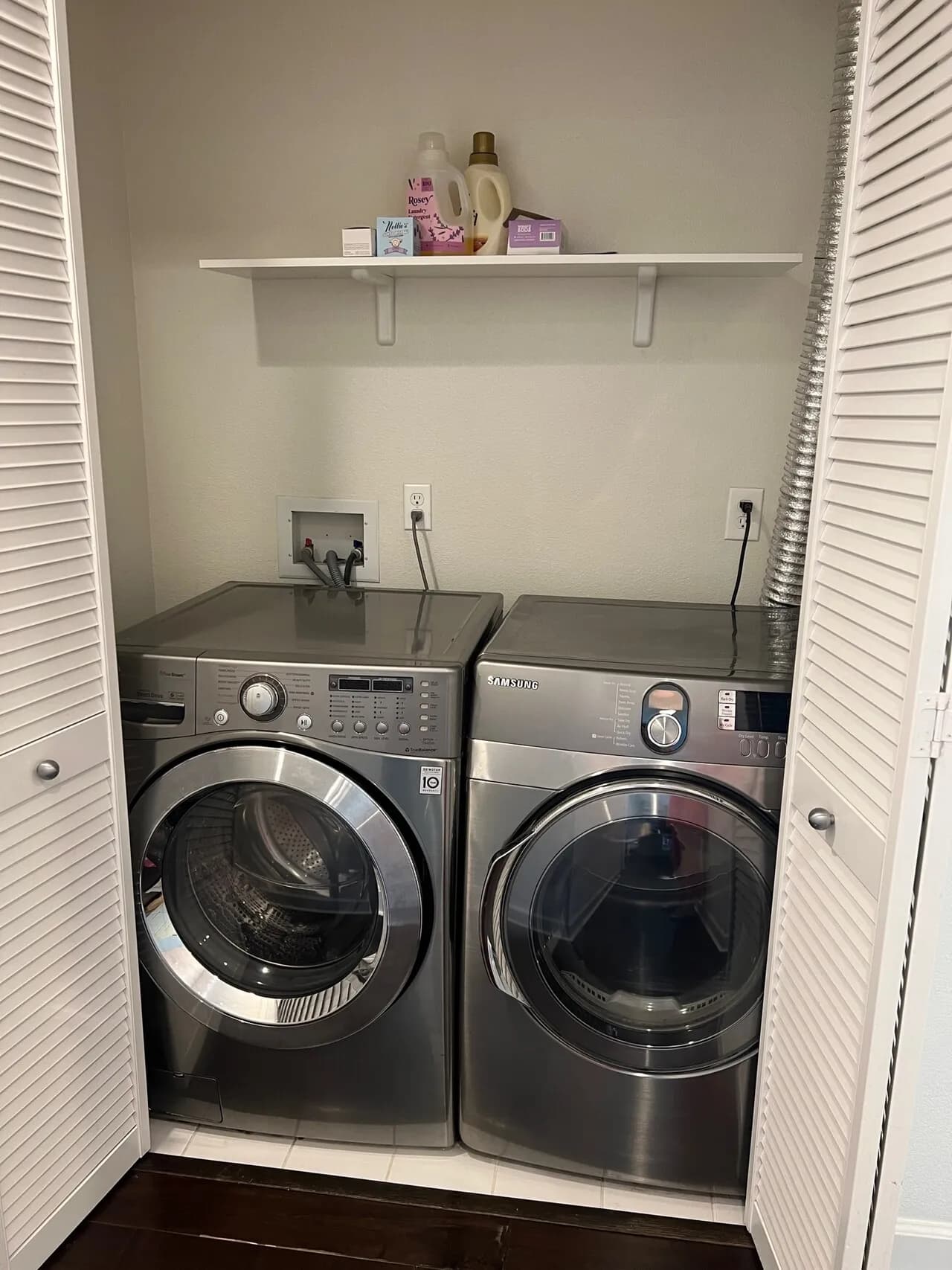 한타인근 2 bed 2.5 bath 콘도에 1 bed, 1 bath 쓰실 여룸메 구합니다
					룸메이트
					Los Angeles's preview 3