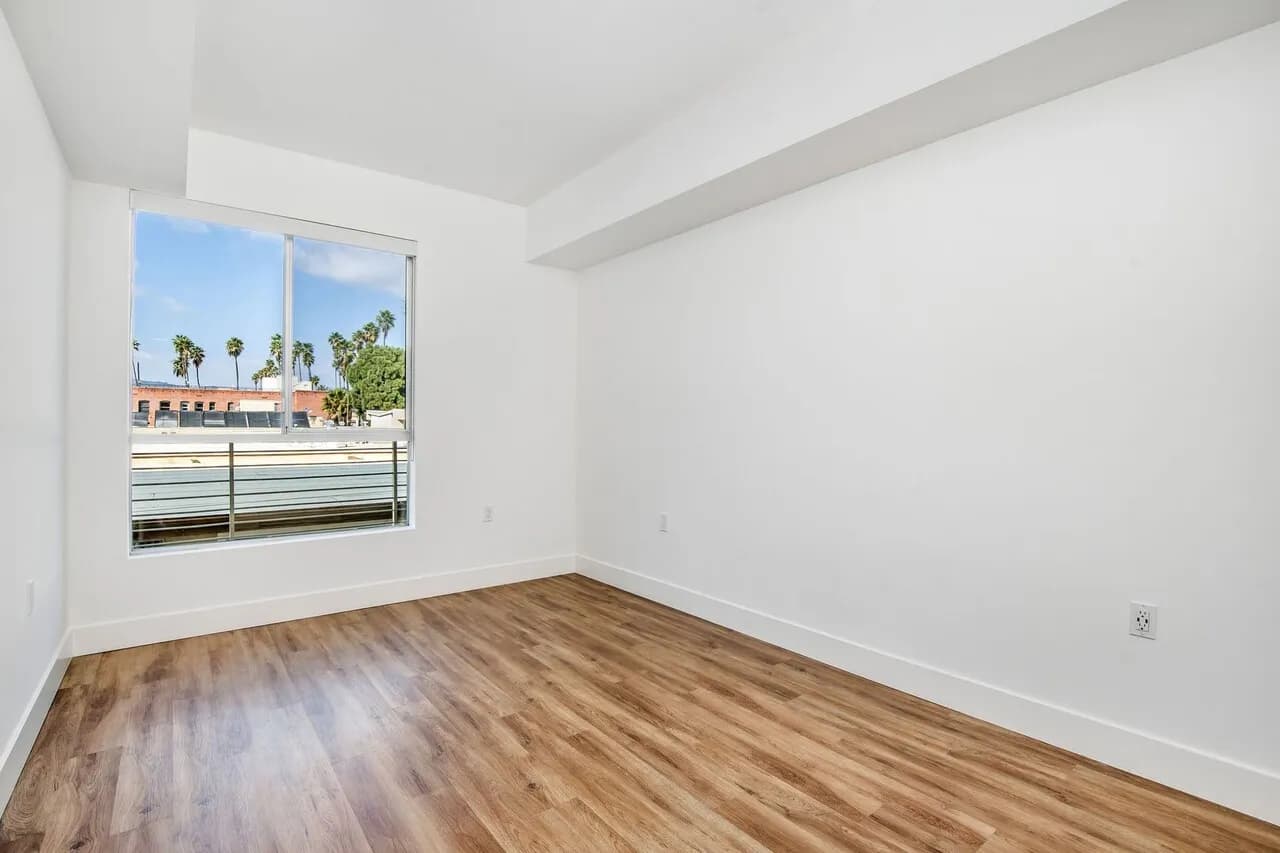 한타신규8/29입주1br+발코니900sf 6주+1파킹FreeEV차지OK
					1 Bed
					Los Angeles's preview 3