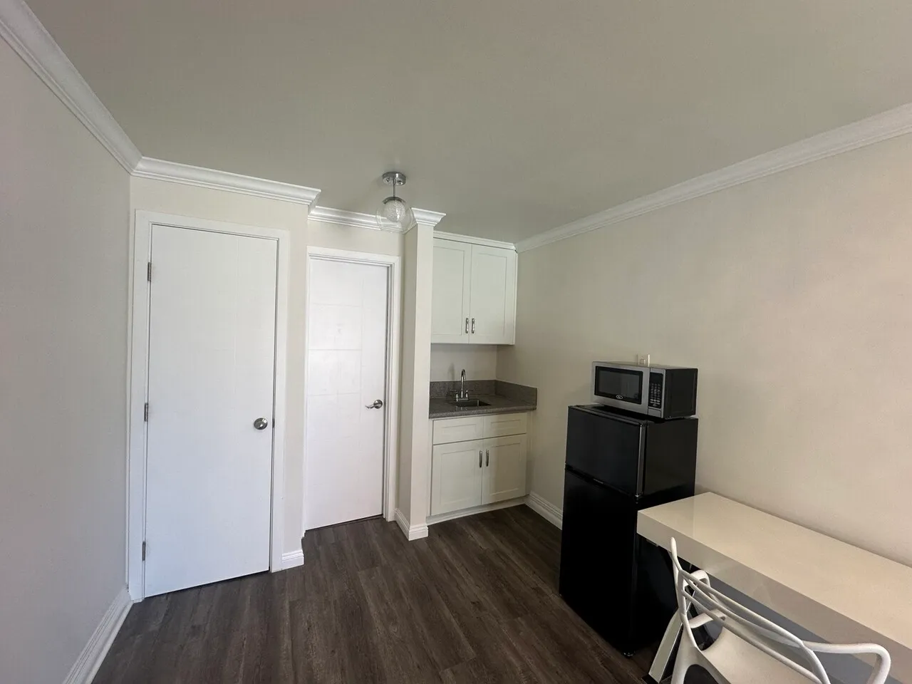 한인타운 뒷채 Studio - $1000
					뒷채
					Los Angeles's preview 1