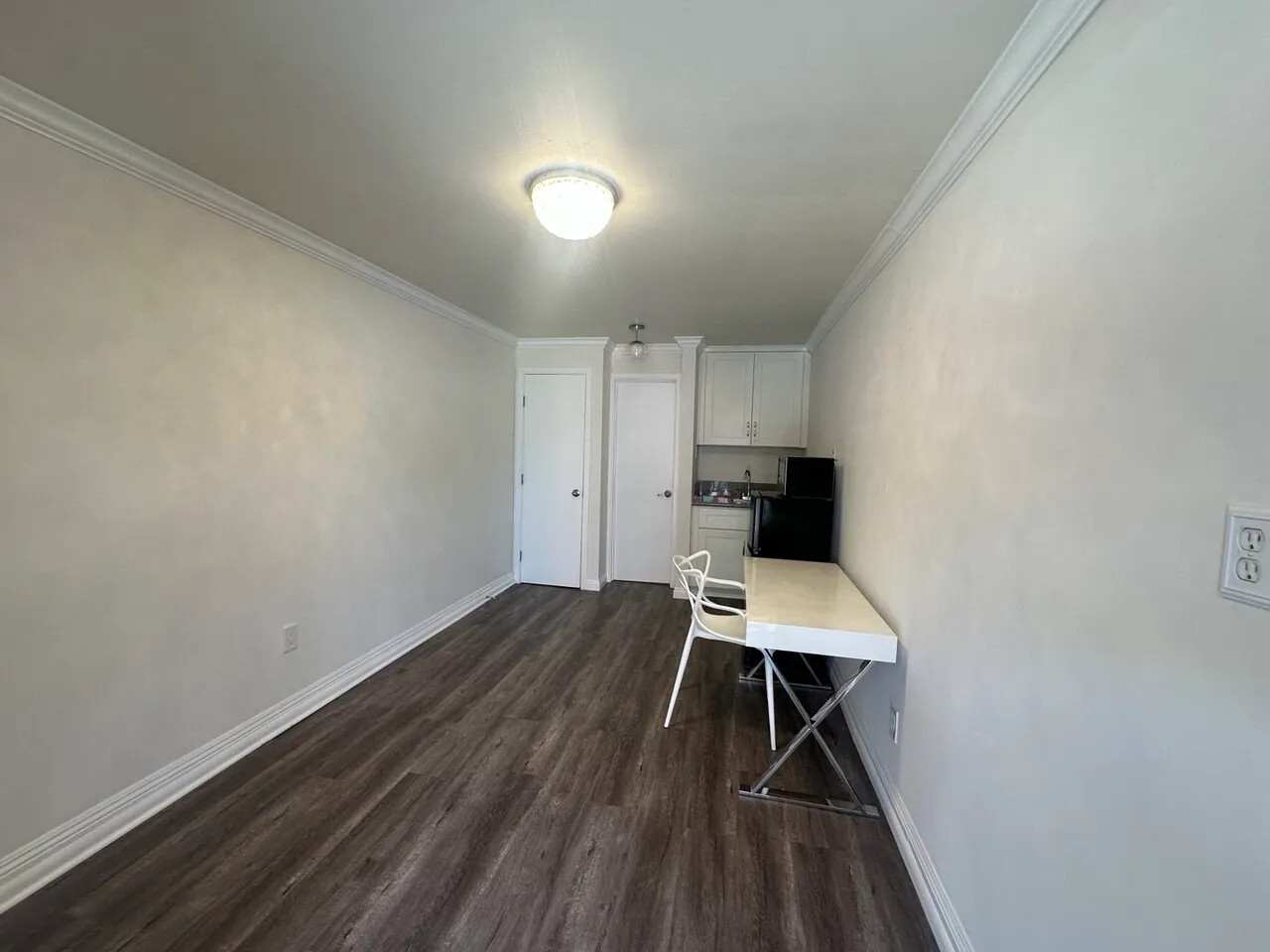 한인타운 뒷채 Studio - $1000
					뒷채
					Los Angeles's preview 0