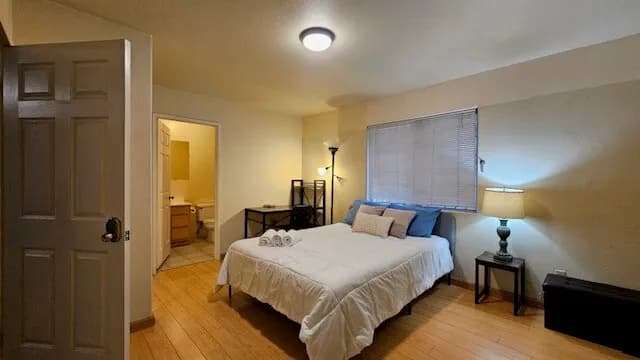 올림픽과 카타리나 단층 하우스 , 2유닛 하우스
					3 Bed
					Los Angeles's preview 3