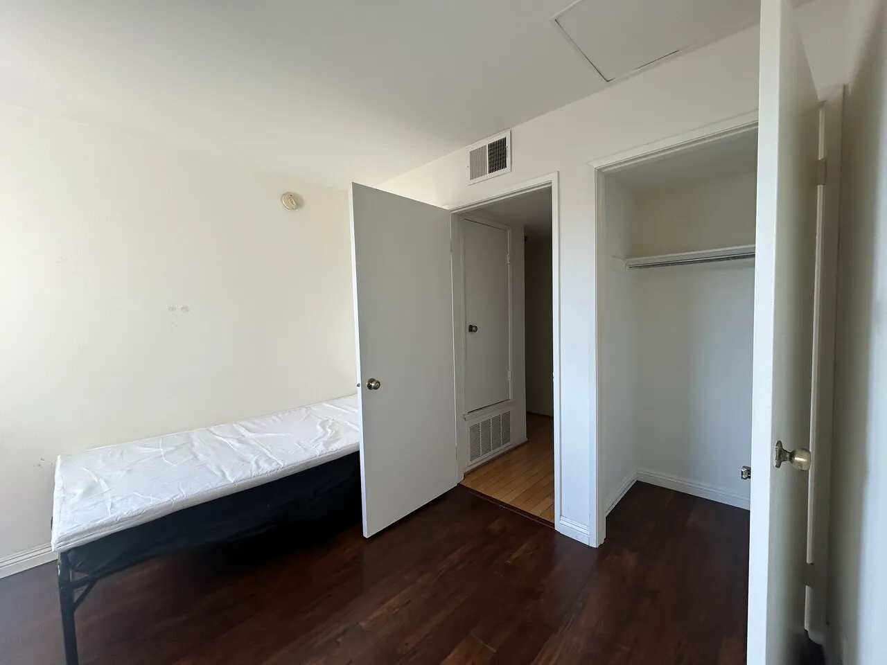 다운타운 룸메이트 1bed
					룸메이트
					Downtownla's preview 1