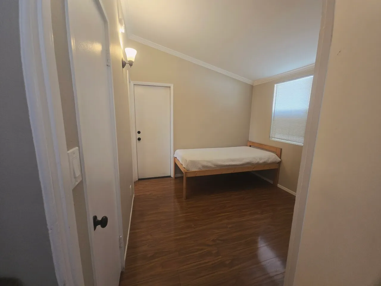 조용하고 깨끗한 방 하나 렌트합니다
					1 Bed
					Fullerton's preview 0