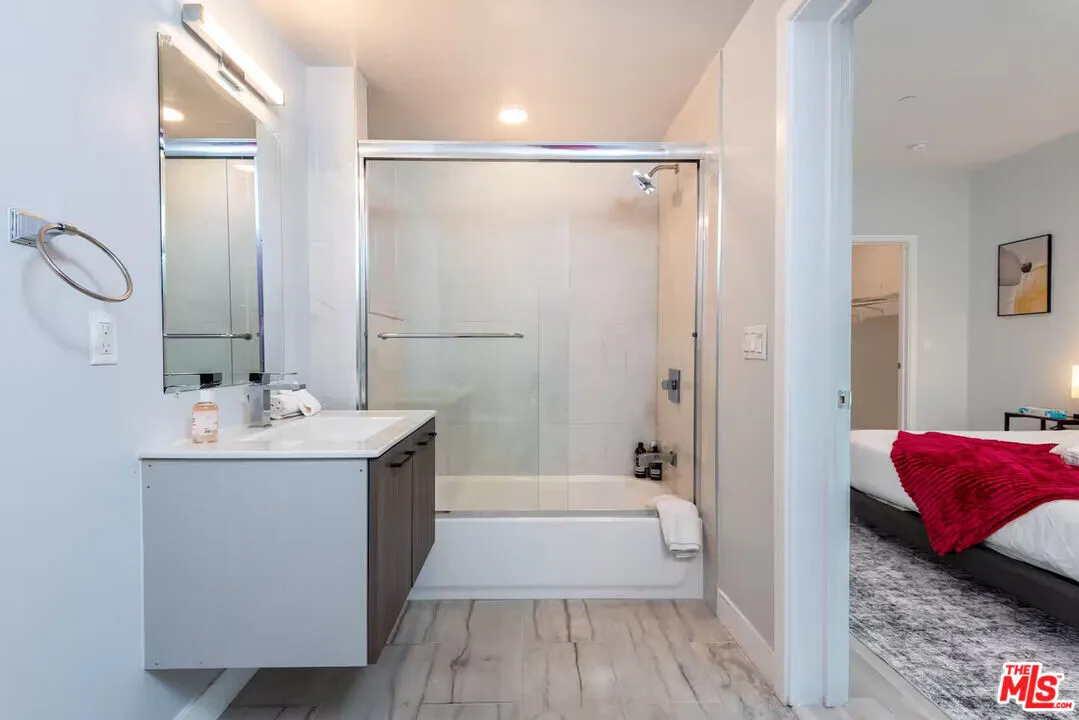 한인타운 콘도 방2 화3
					2 Bed
					Los Angeles's preview 3