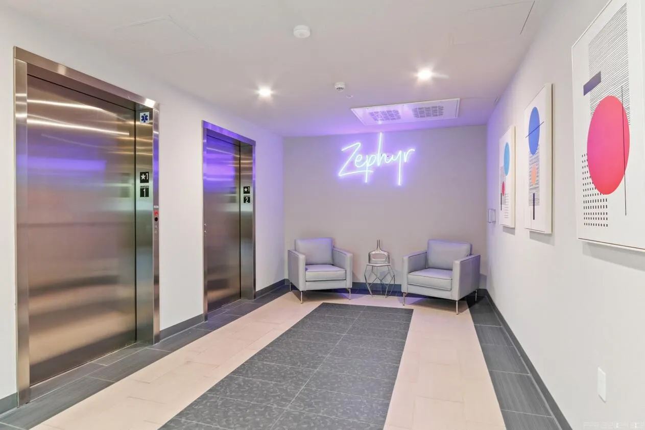 Brand New 2+2 in Koreatown, Rooftop Deck
					2 Bed
					Los Angeles's preview 0