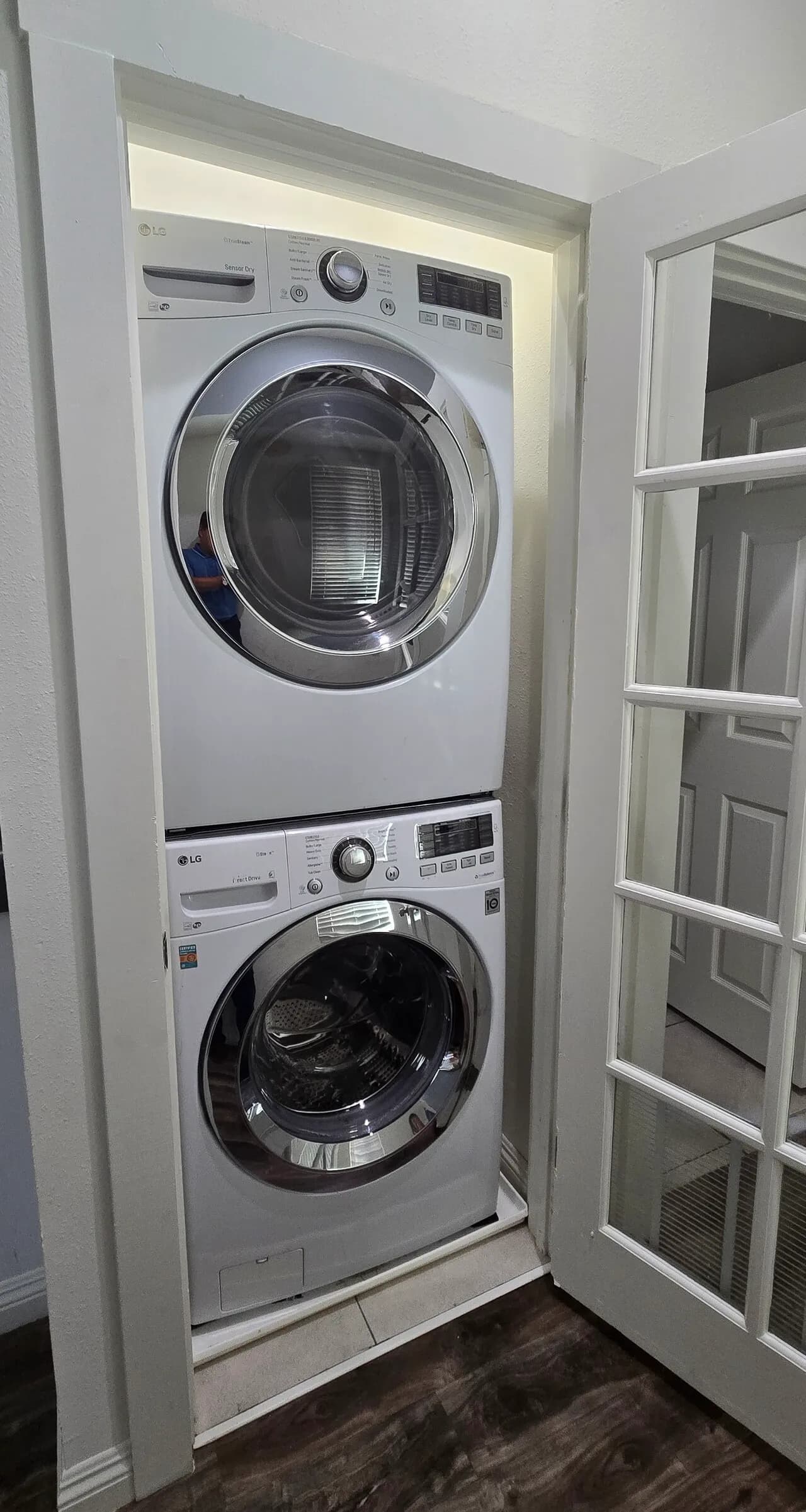 한인타운 2 Bed+1Bath 인사이드 세탁실, 2 Car(전기차 가능) $2,200
					2 Bed
					Los Angeles's preview 2