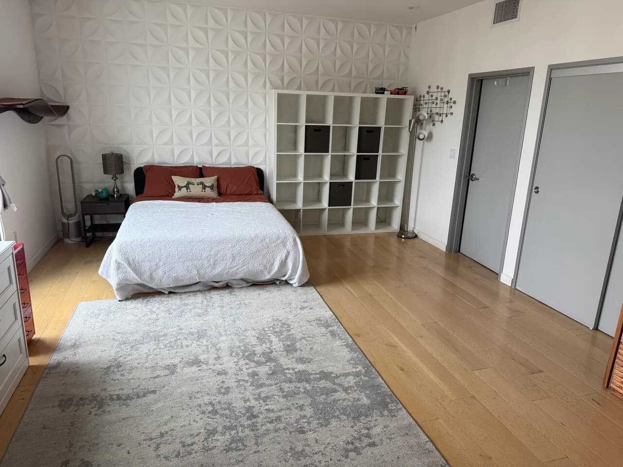 럭셔리 2 bed 2 bath 중 1 bed 1 bath 편하게 사용할 분
					룸메이트
					South Bay, Los Angeles's preview 1