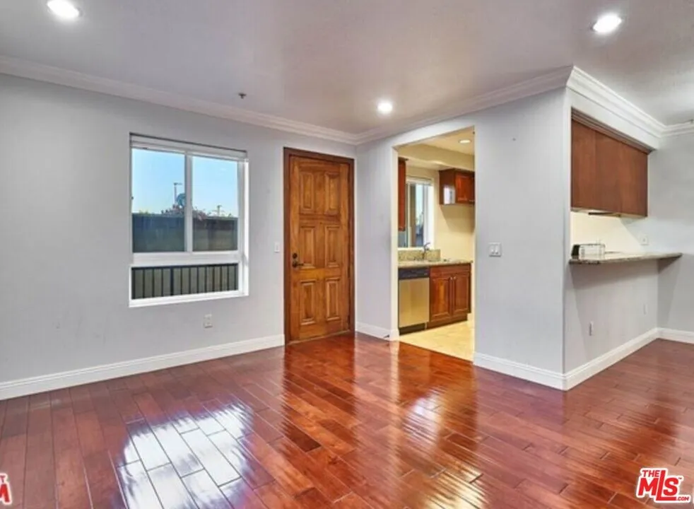 1401 S St Andrews Pl 2 베드 콘도 $2700
					콘도
					Los Angeles's preview 1