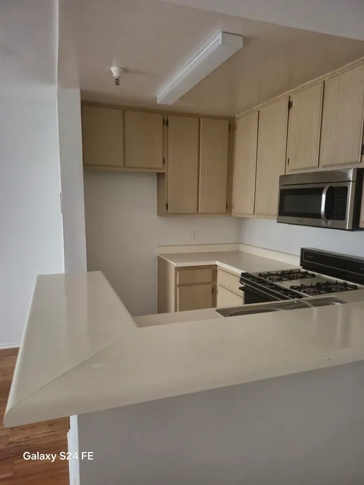 생활하기 편리한 시설과 위치
					1 Bed
					Los Angeles's preview 1