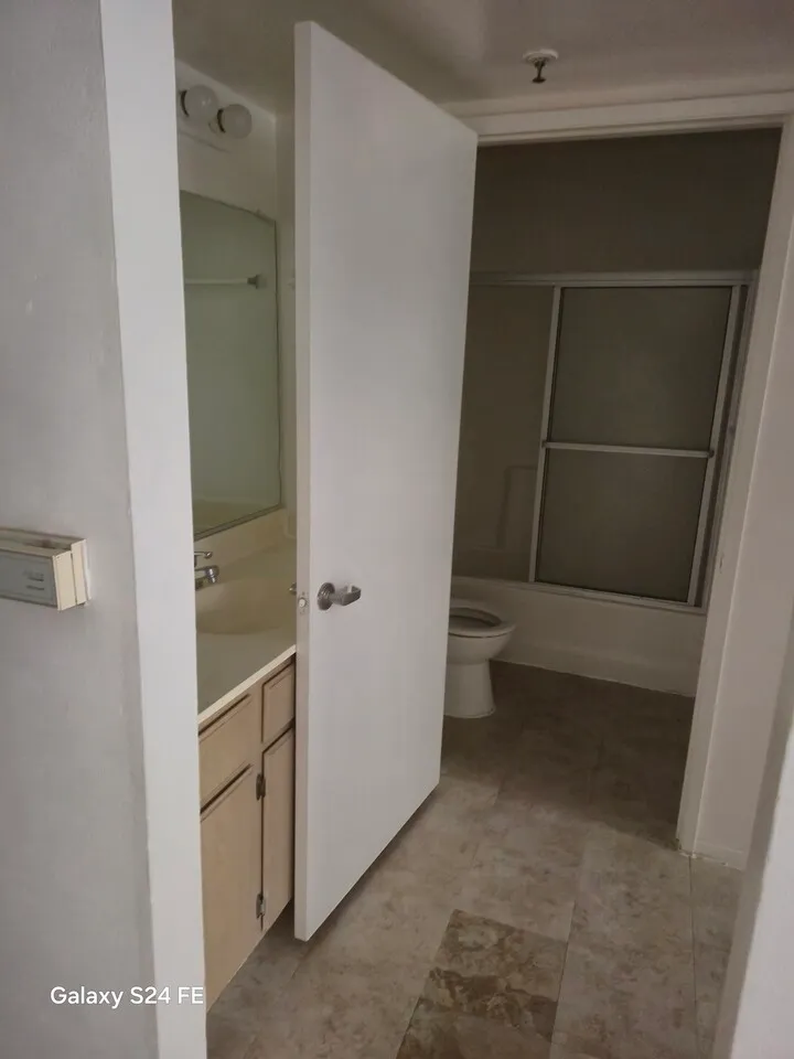 생활하기 편리한 시설과 위치
					1 Bed
					Los Angeles's preview 2