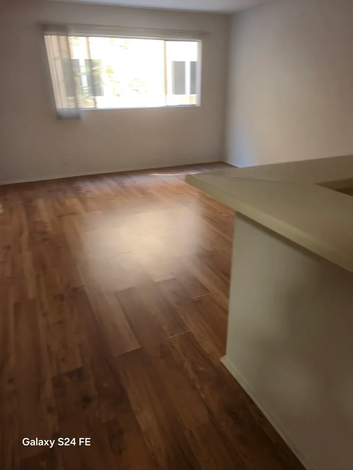 생활하기 편리한 시설과 위치
					1 Bed
					Los Angeles's preview 3